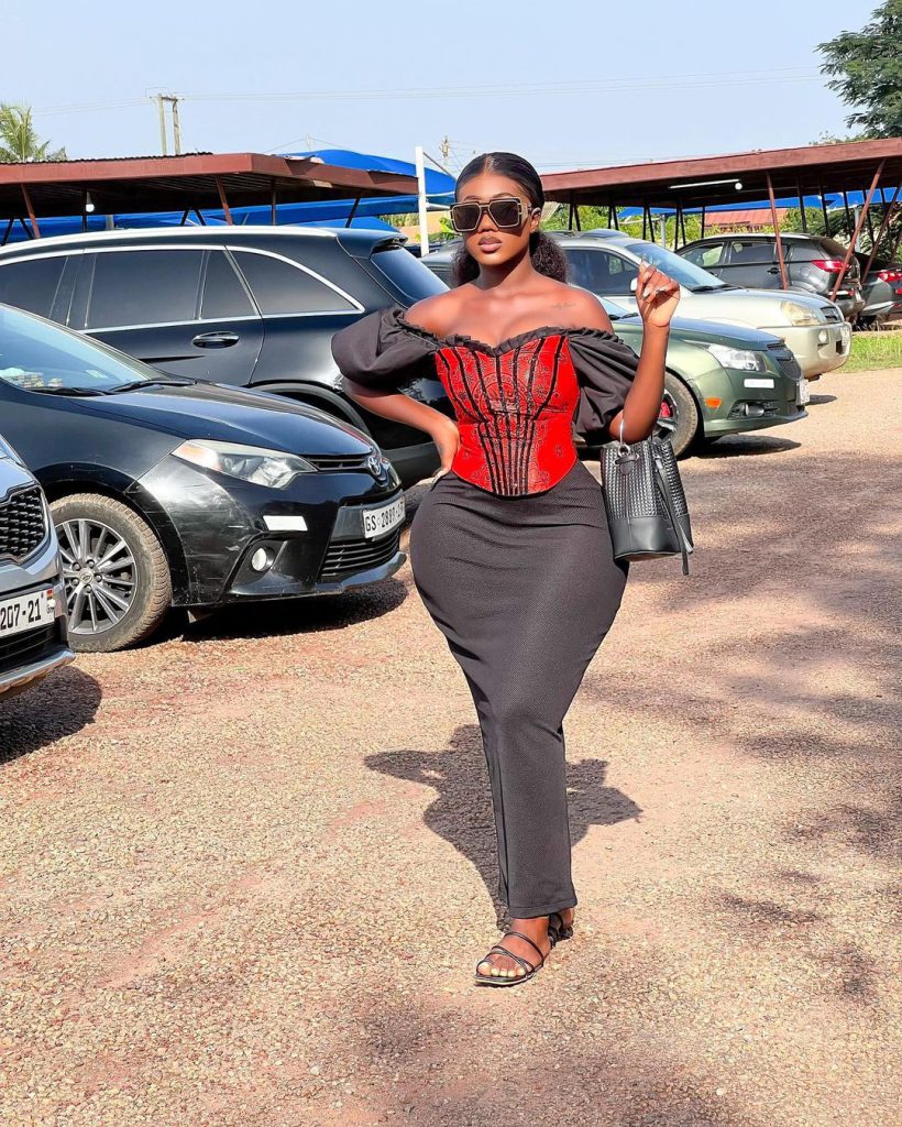 Red and black kaba and slit fashion dress for funeral.