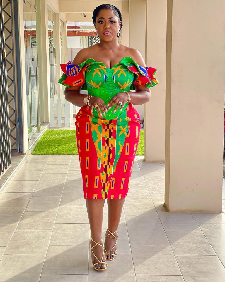 Roselyn Felli: Graceful Curves, Gorgeous African Print Styles